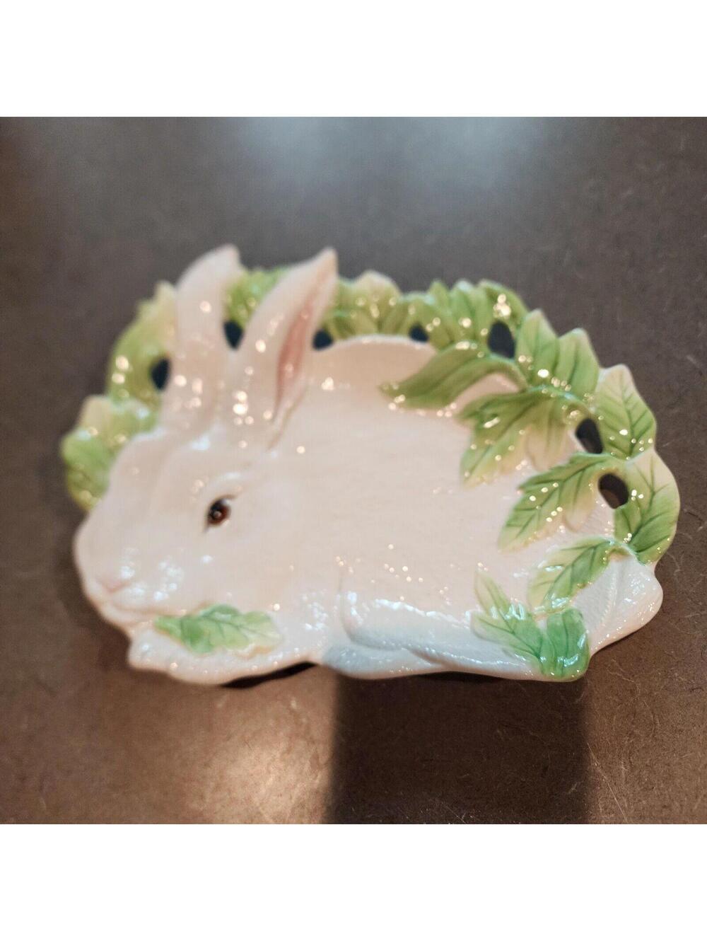 Flawless Fitz And Floyd Classics Bunny Canapé Plate green leaves danp 7" 7/8